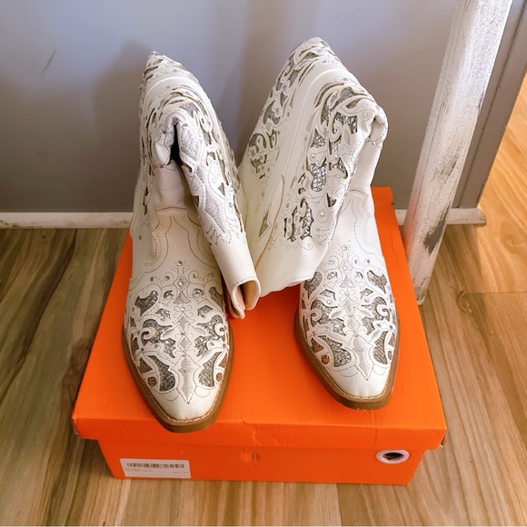 SHEIN White Heeled Boots Size 8.5 - Picture 13 of 13